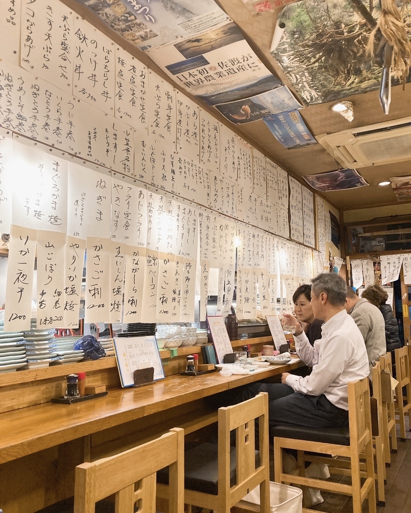 カウンター席では、大将との会話も弾み、食事がさらに楽しくなります。