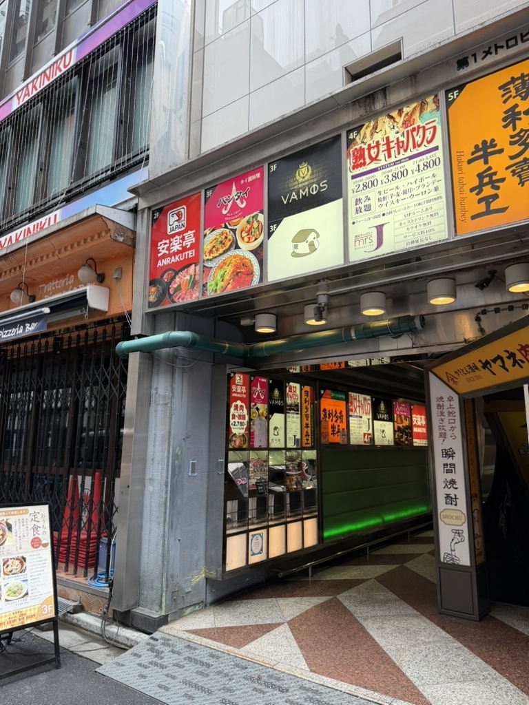 バンタイ 外観 新宿 タイ料理 カフェ