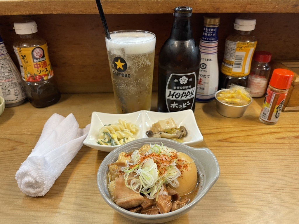 ホッピーセットとおつまみがあれば常連さんとの会話が自然と弾む