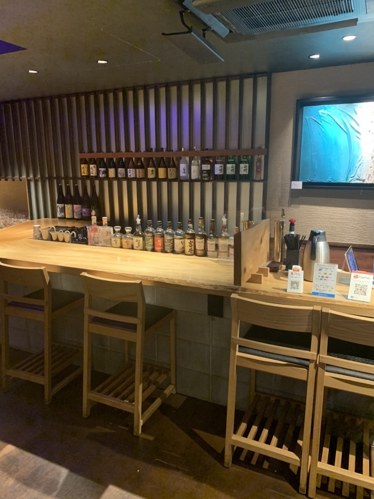和モダンな内装の瀬戸内和彩Naoshimaの店内風景