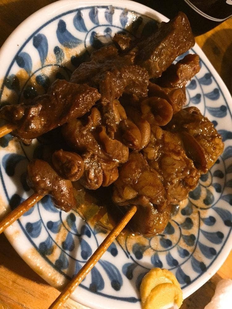 大衆酒場コグマヤ 名物 真っ黒串煮込み