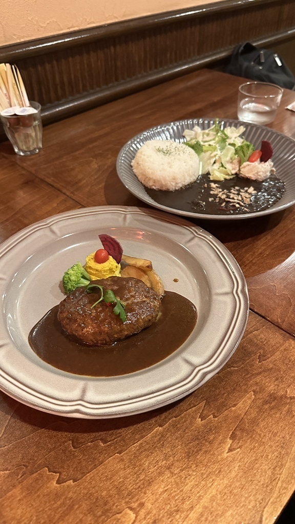 ビストロ ボナぺティのランチメニュー。カレー、パスタ、ビーフシチューなど洋食が勢揃い