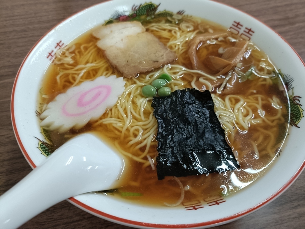 ボリューム満点の多万里しょうゆラーメン