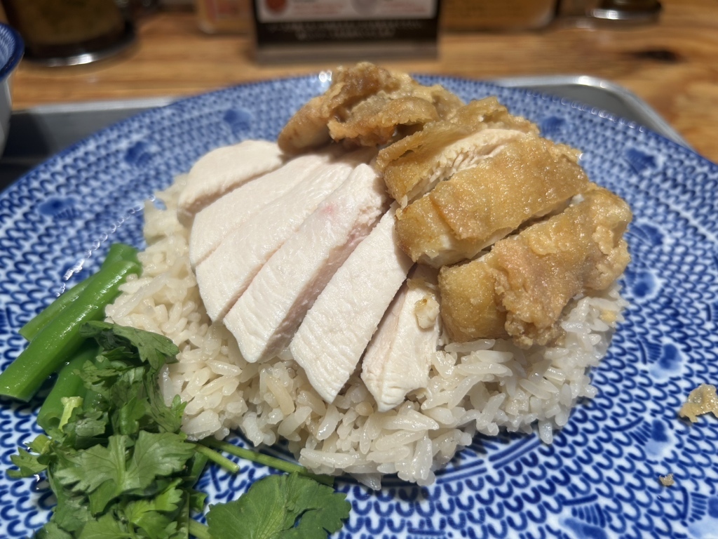 大宮駅エキナカで味わえる本格カオマンガイランチ