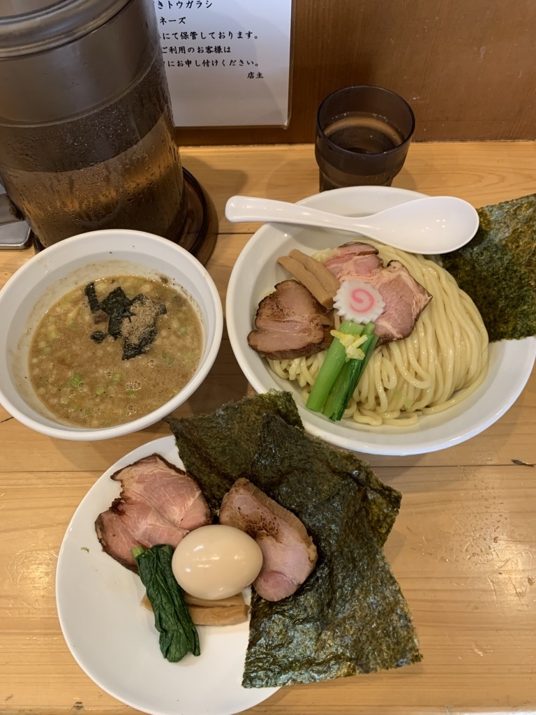 三河屋製麺のもちもち麺と煮干しスープのつけ麺
