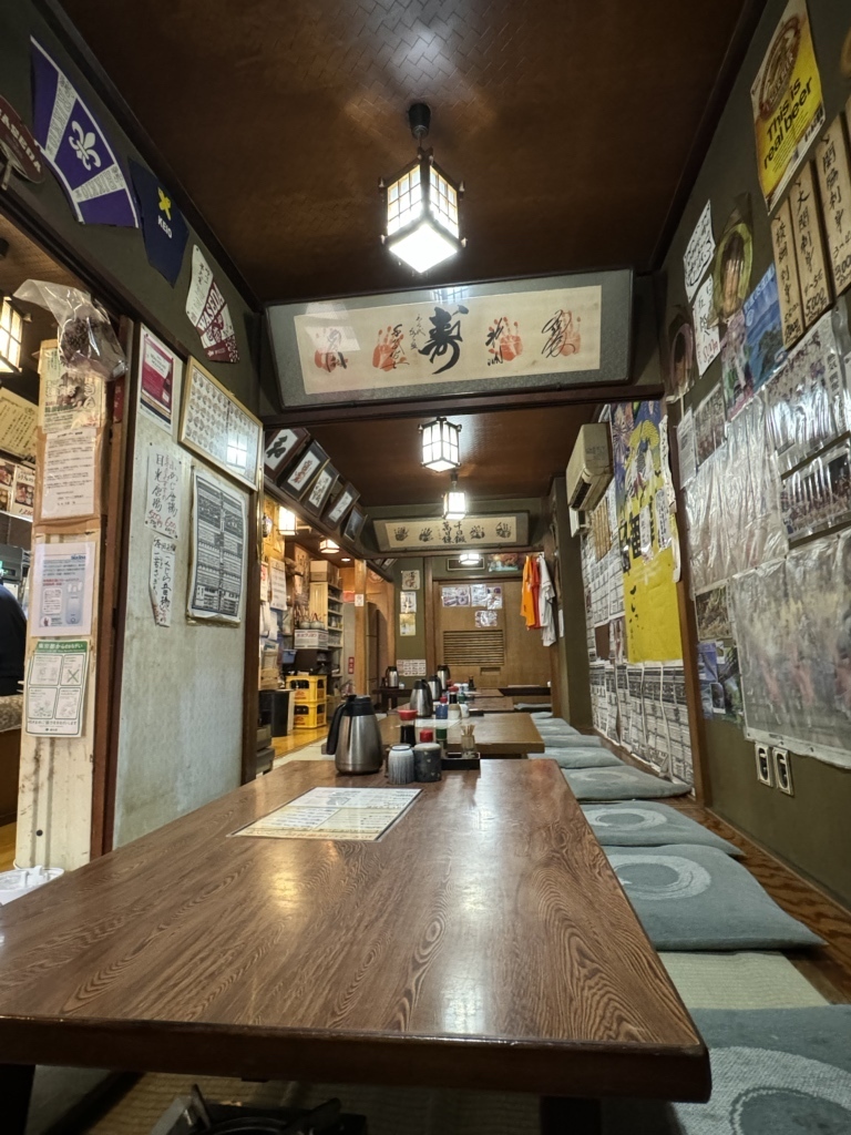 昭和レトロな雰囲気の店内