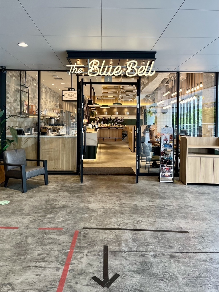 The Blue Bell 外観 ぴあアリーナMM内のNYスタイルカフェ