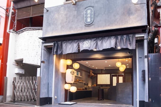 浅草雷門からすぐにあるお店の外観