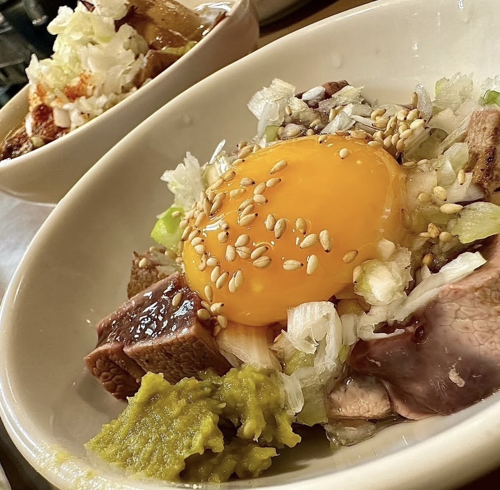 もつ焼きウッチャン ハラミユッケ 居酒屋 新宿